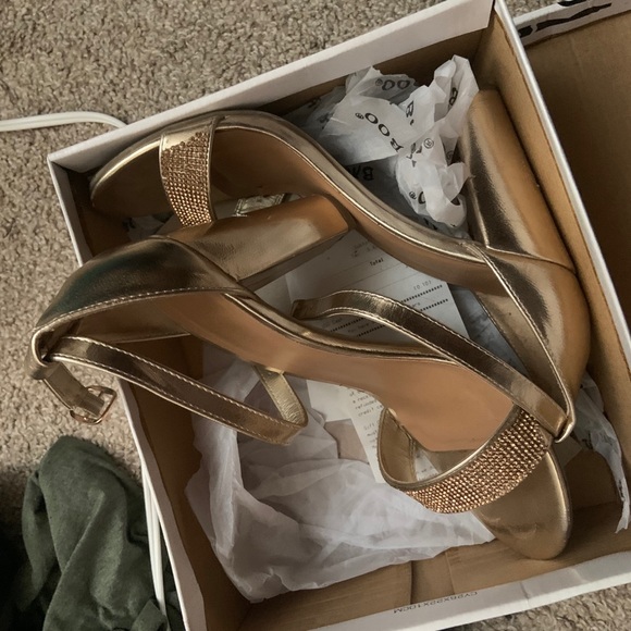 Gold Heels - Picture 2 of 3